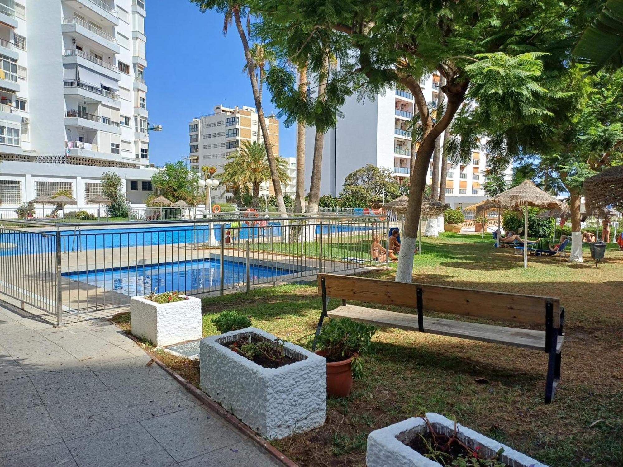 דירות בנאלמדנה Luminoso Estudio Muy Cerca De La Playa מראה חיצוני תמונה